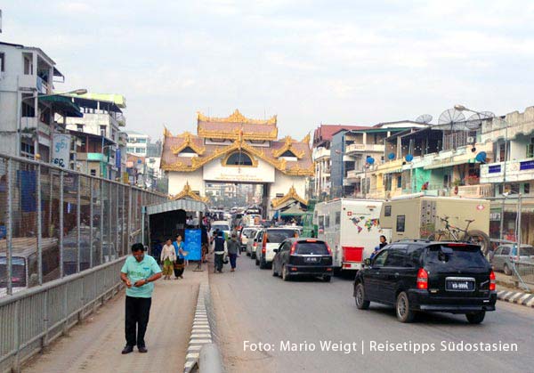 Die Grenze Thailand - Myanmar | Der Grenzübergang Mae Sot - Myawaddy öffnet um 6 Uhr und schließt um 20 Uhr 