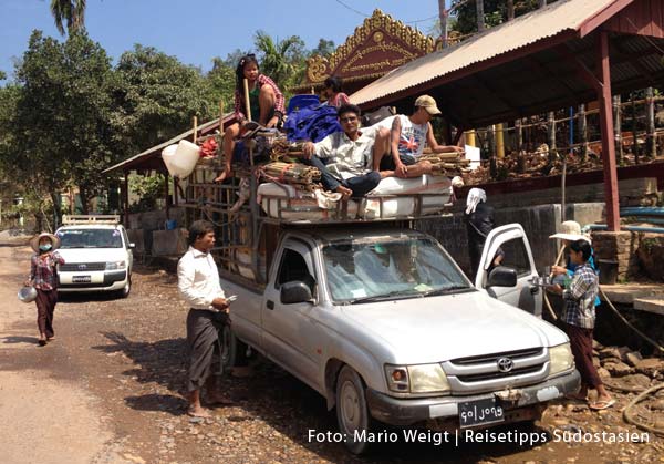 Stopp an einem Restaurant bei der Einreise über Land von Thailand nach Myanmar.