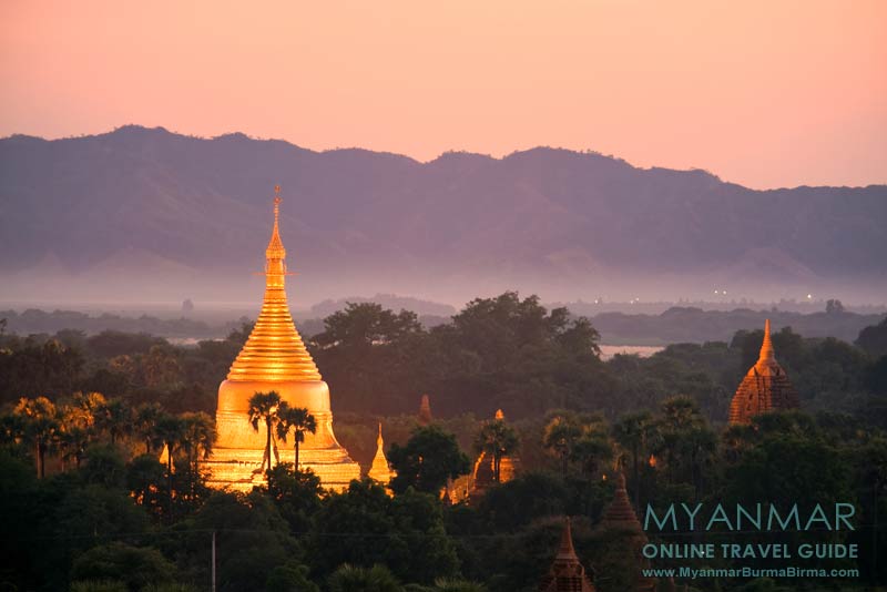 Abendstimmung über der Tempelebene Bagan in Myanmar