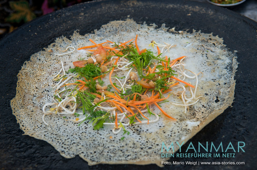 Diese Crepes mit Gemüsefüllung werden frisch zubereitet und heiß gegessen.