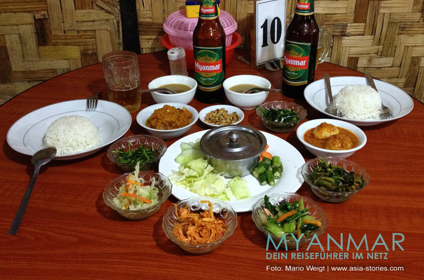 Ein richtiges traditionelles Myanmar Food mit Currys, Reis und Gemüse. Da darf ein Myanmar-Bier micht fehlen.
