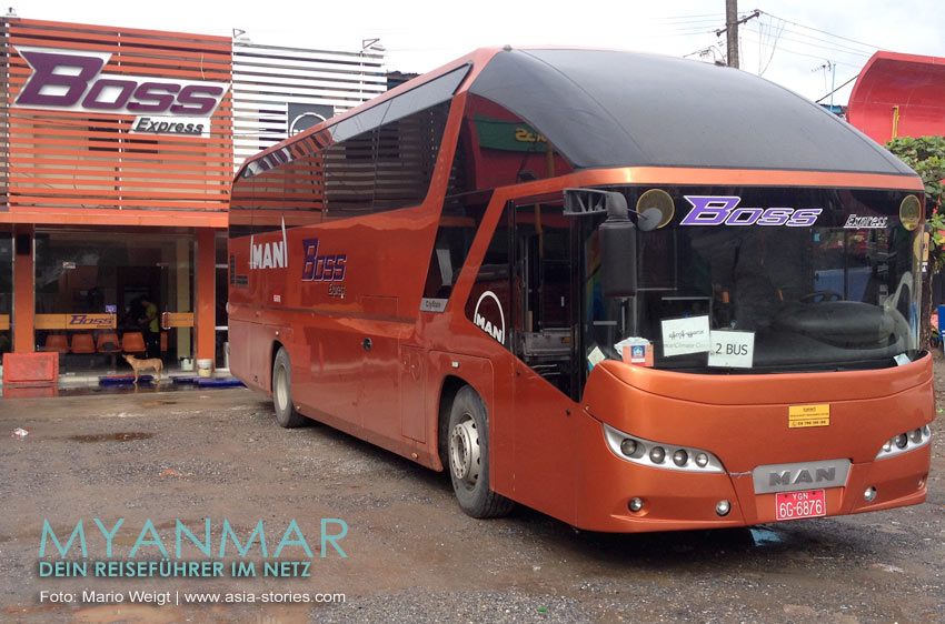  VIP-Bus vom Busunternehmen BOSS auf dem Busbahnhof in Mandalay
