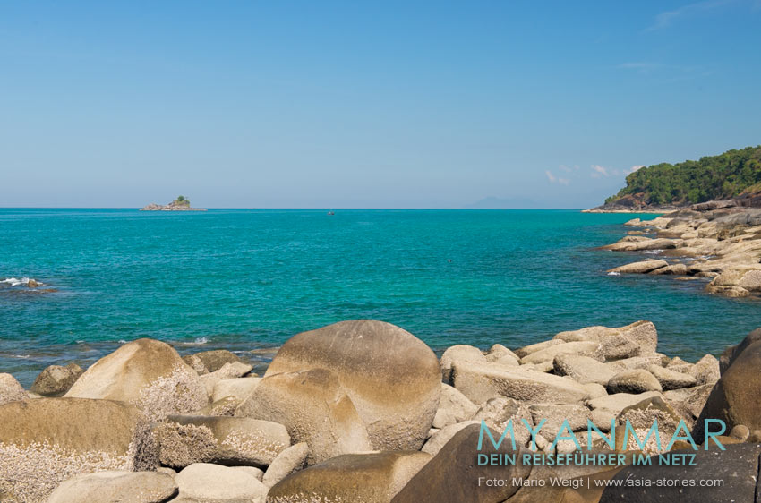 Blick von der goldenen Pagode am Pa Nyit Beach auf Dawei Peninsula
