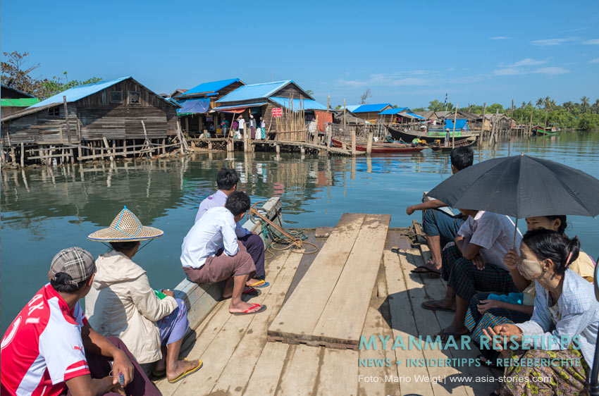 Passagiere auf der Fähre zwischen Ngwe Saung und Chaungtha Beach