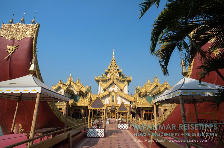 Eingang vom Restaurant und Bar Karaweik Palace im Kandawgyi-Park in Yangon