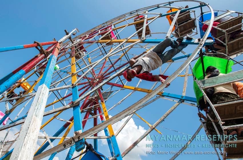 Myanmar Reisetipps | Magwe | Beim Lichterfest Thadingyut kommt auch der Spaß nicht zu kurz.