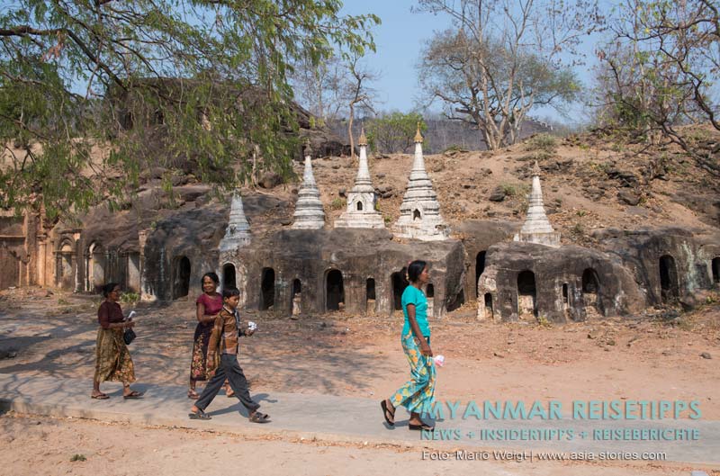 Pilger und Besucher in den Hpo-Win-Daung-Höhlen nahe Monywa