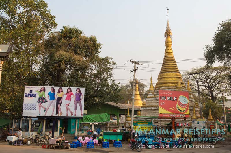 Pagode und Werbeplakate in Monywa