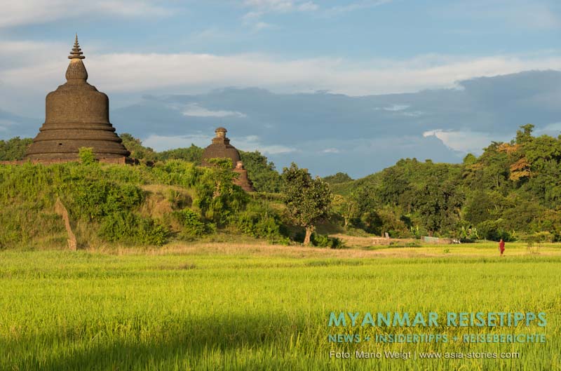 Myanmar Reisetipps | Mrauk U | Mönch auf dem Weg in sein Kloster