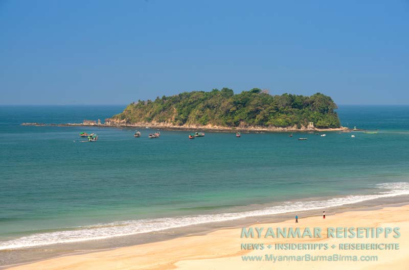 Liebesinsel mit Booten am Ngwe Saung Beach