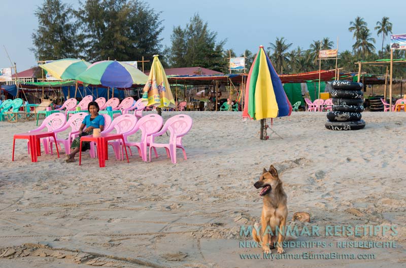 Strandrestaurants und Verleih von LKW-Schläuchen in Myanmar am Ngwe Saung Beach
