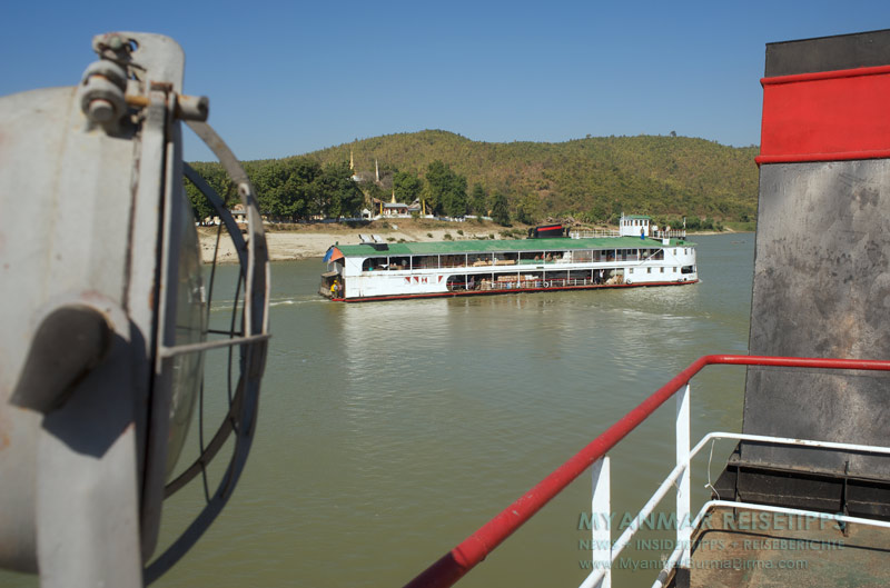 Myanmar Reisetipps | Flussfahrt Bhamo nach Mandalay | Frachtschiff auf dem Ayeyarwady