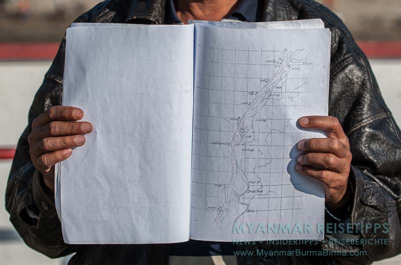 Myanmar Reisetipps | Flussfahrt Bhamo nach Mandalay | Der Kapitän zeigt uns die Karte für die Navigation durch die Sandbänke.