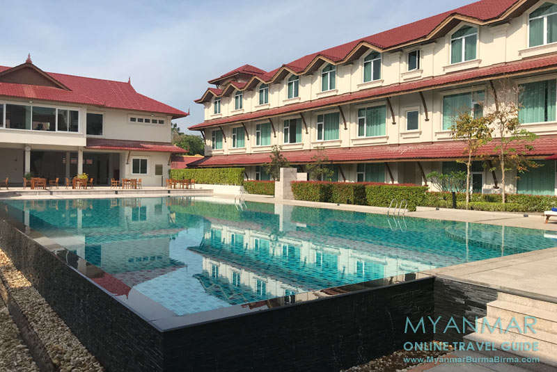 Myanmar: Swimmingpool vom Hotel Dawei