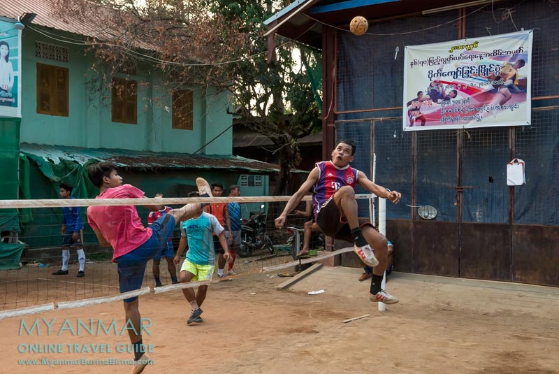 Der Fussballsport Chinlon ist in Myanmar sehr beliebt.