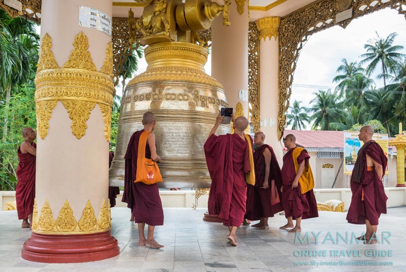 Die neue Glocke in der Pagode Shwe Taung Sar in der Stadt Dawei
