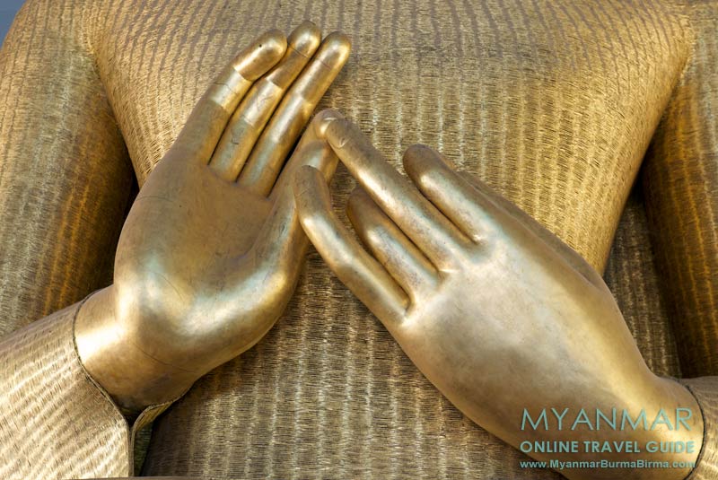 Thaton in Myanmar: Pagode Bamboo Meshes mit dem Buddha aus Bambus