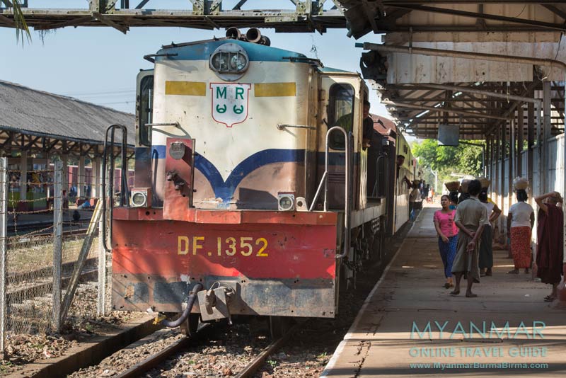 An- und Abreise mit dem Zug vom Bahnhof in Bago