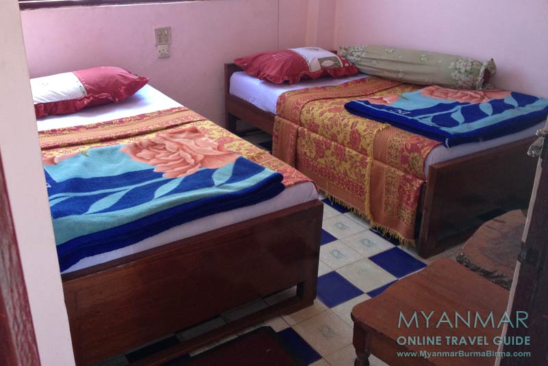 Spartanisch eingerichtetes Zimmer im Emperor Motel in Bago