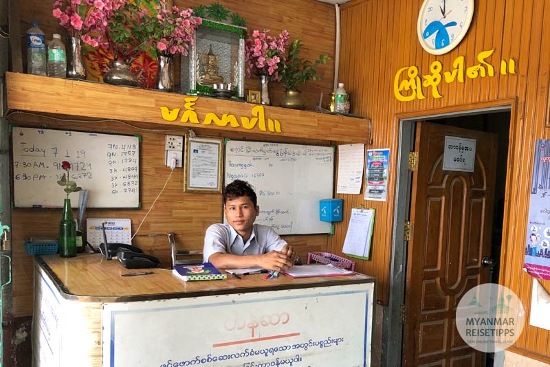 Myanmar Reisetipps | Pyay | Counter vom Busunternehmen Yoma Yarzar