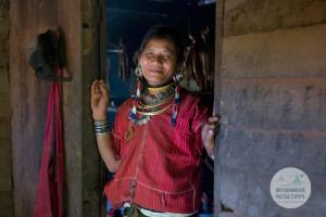 Myanmar Reisetipps | Loikaw | Frau vom Volk der Kayaw in Htay Kho