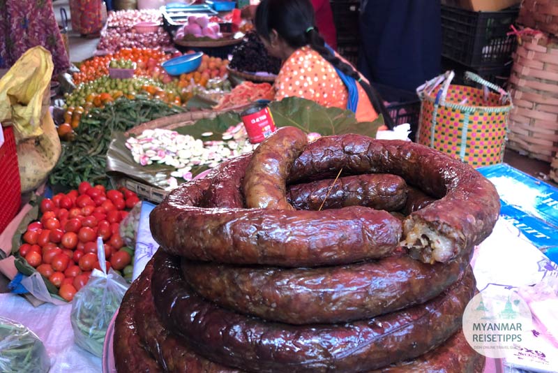 Myanmar, Loikaw: Traditionelles Essen: Kayah-Wurst