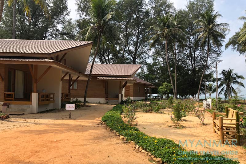 Bungalows vom Star Resort am Maungmagan Beach auf Dawei Peninsula