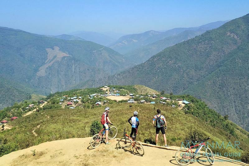 Myanmar Reisetipps | Mindat | Jochen Meißner, Gründer von Uncharted Horizons, bei einer Biketour durch den Chin-Staat