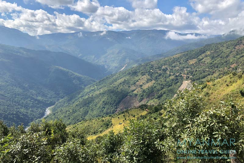 Myanmar Reisetipps | Mindat | Ausblick ins Tal mit dem Fluss Chit Chaung