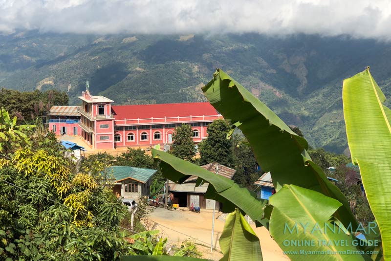 Myanmar Reisetipps | Mindat | Im Bergort gibt es viele Kirchen. Die Mehrzahl der Bewohner sind Christen.