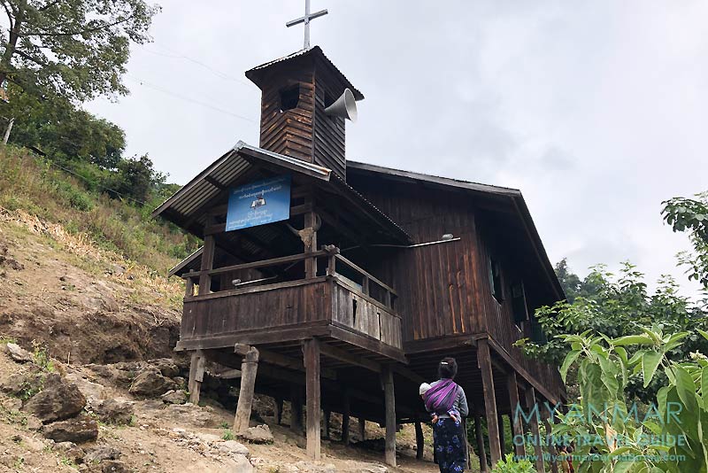Myanmar Reisetipps | Mindat | Holzkirche im Chin-Dorf Kyardo