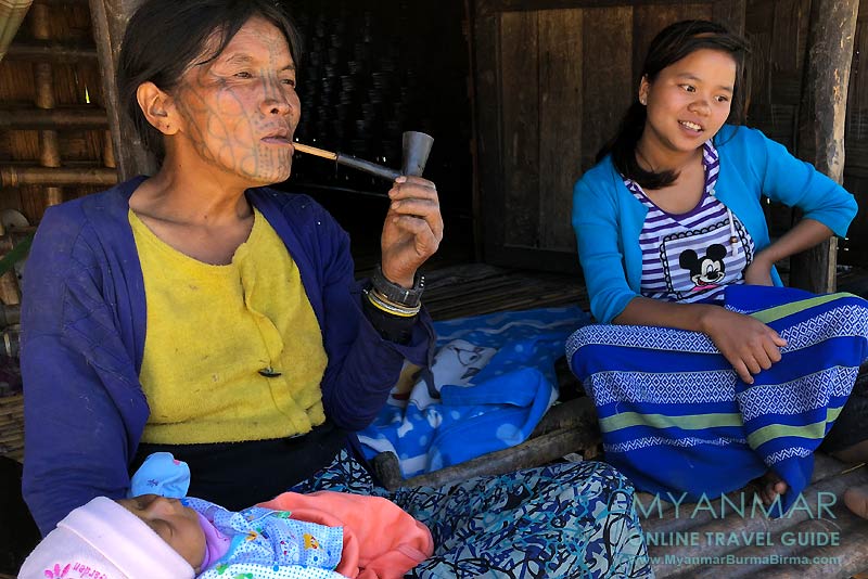 Myanmar Reisetipps | Mindat | Frauen vom Stamm der Muun (Chin-Untergruppe) in Pukon.