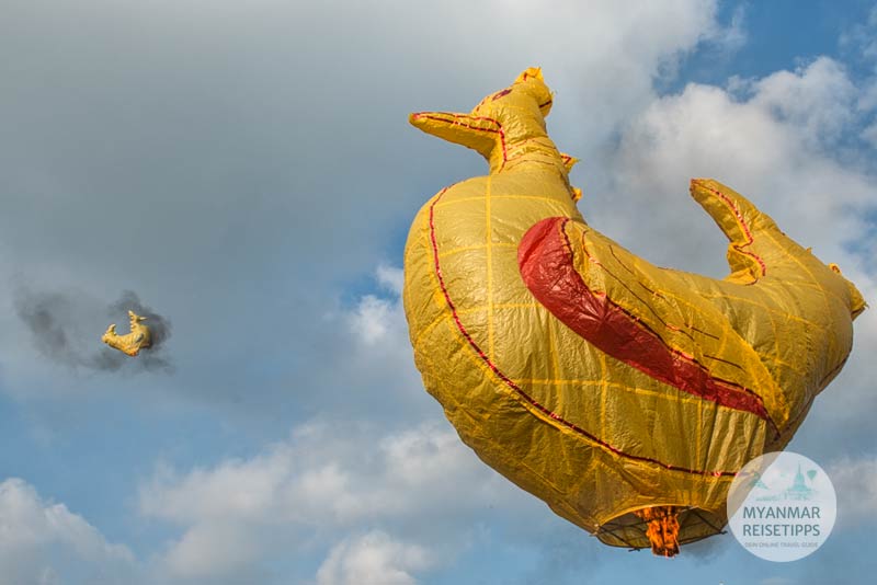 Ballons steigen beim Ballonfestival in Pyin U Lwin zum Himmel