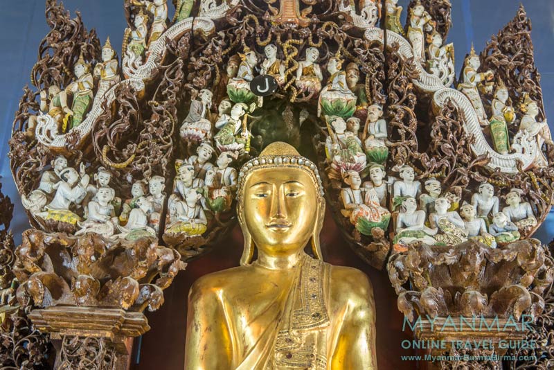 Myanmar Reisetipps | Pakokku | Altar mit Holzschnitzereien und Buddha-Figur in der Pagode Shwegu