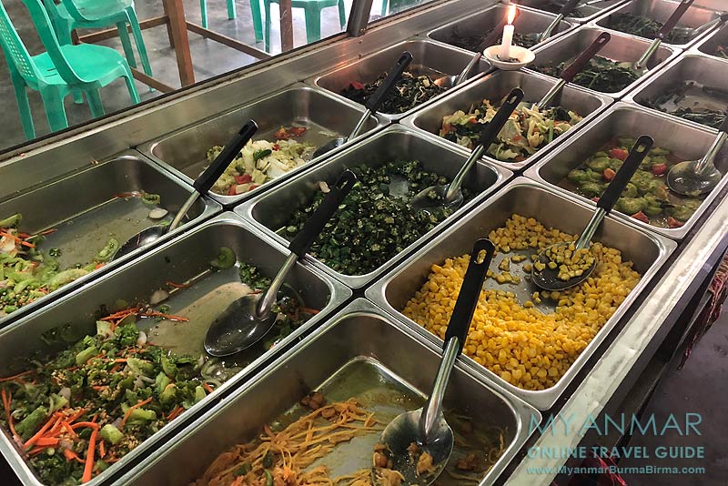 Myanmar Reisetipps | Pakokku | Gemüseauswahl im Shwe Taw Win Restaurant