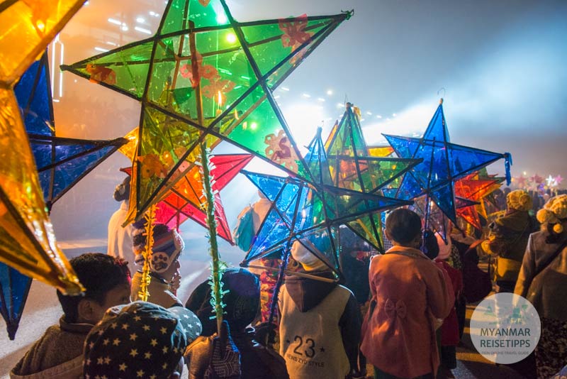 Myanmar: Traditioneller Umzug mit Lampions beim Ballonfest in Pyin U Lwin
