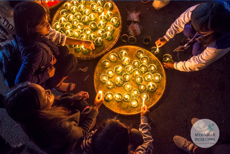 Lichter werden zum Ballonfest in Pyin U Lwin angezündet.