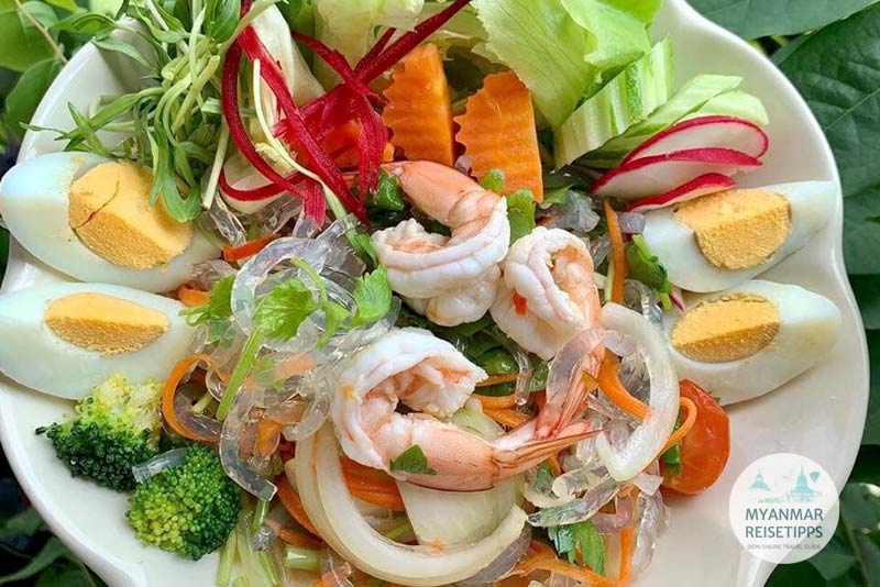 Speisen im Little Garden Cafe in Loikaw