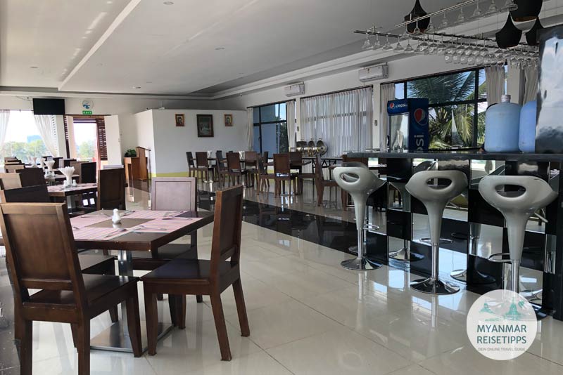 Bar und Restaurant vom Royal Naung Yah Hotel in Loikaw