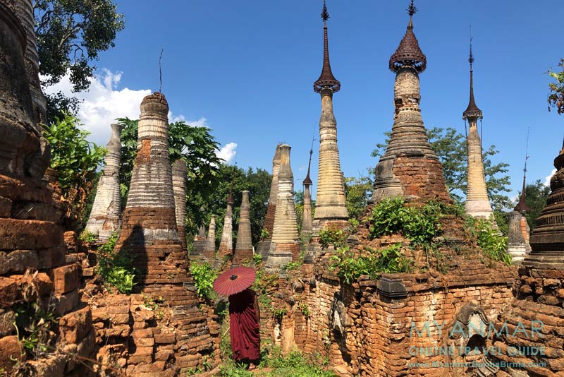 Myanmar Reisetipps | Inle-See | Mönch besucht das Pagodenfeld in Indein.
