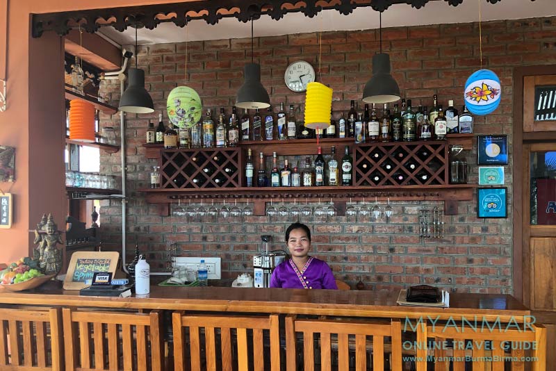 Nyaungshwe: Minthamee Bar & Bistro am Inle-See