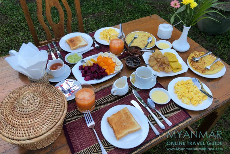 Frühstück im Salay River View Inn mit Blick auf den Ayeyarwady