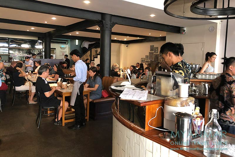 Beliebtes Restaurant: Rangoon Tea House in der Pansodan Road in Yangon