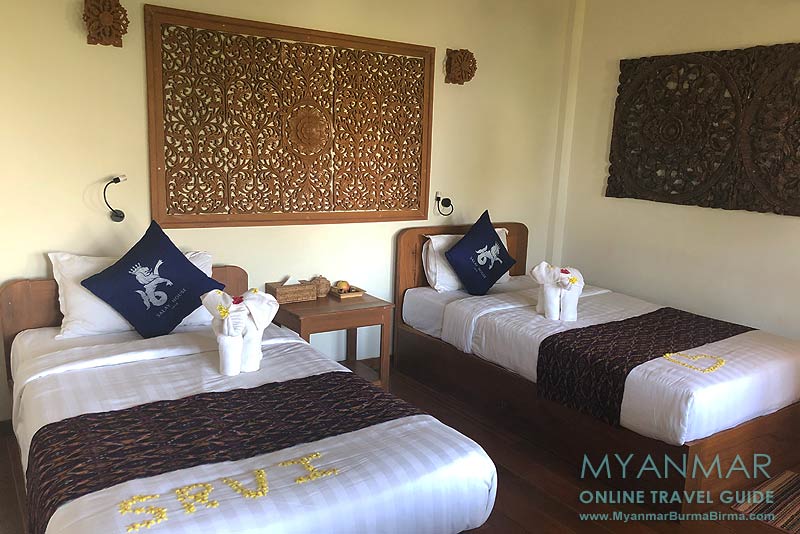 Doppelzimmer im Salay River View Inn mit Blick auf den Ayeyarwady