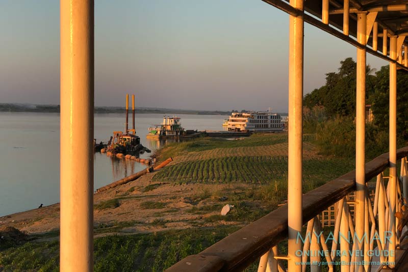 Abendstimmung am Ayeyarwady-Fluss in Salay