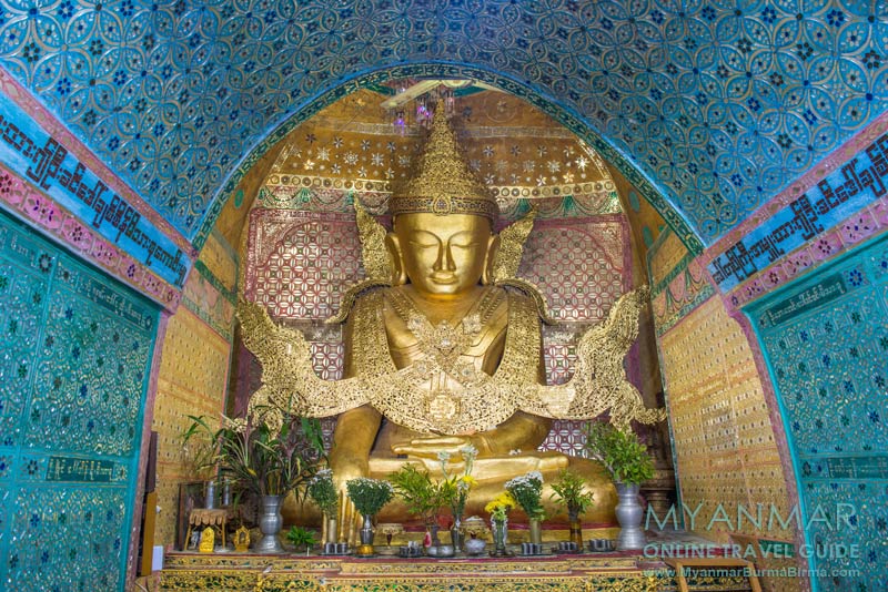 Maha Myat Muni Rakhine Pagode mit vergoldeten Buddha in Salay