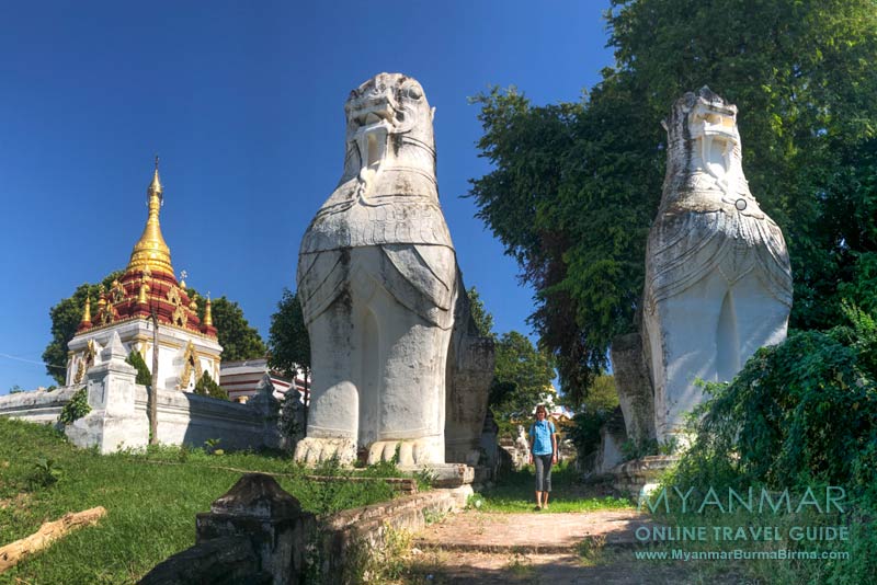 Eine Touristin in Salay. Hier ist man man so gut wie alleine.