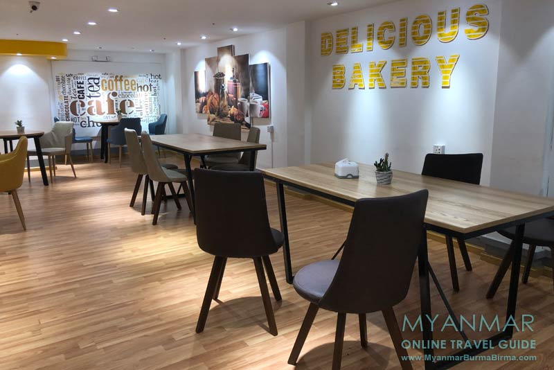 Yangon: Das Fudo Bakery & Cafe ist für leckeren Kuchen und süßes Gebäck bekannt.