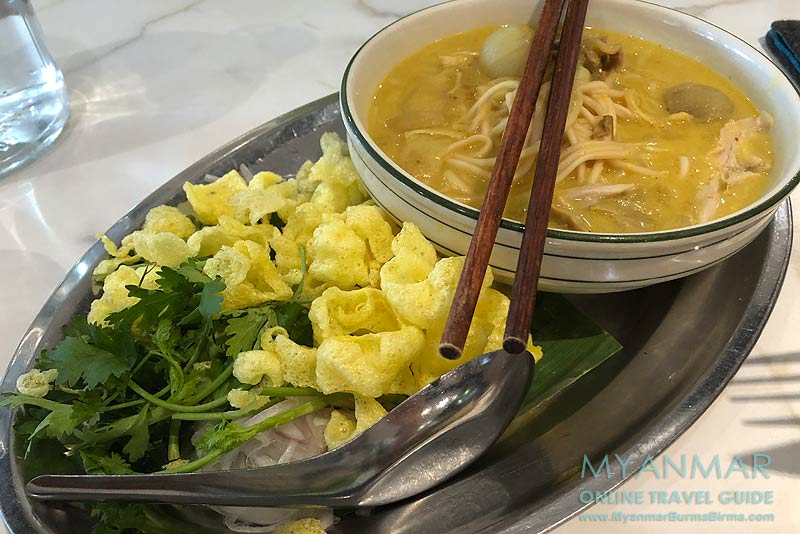 Coconut Soup im Rangoon Tea House in Yangon