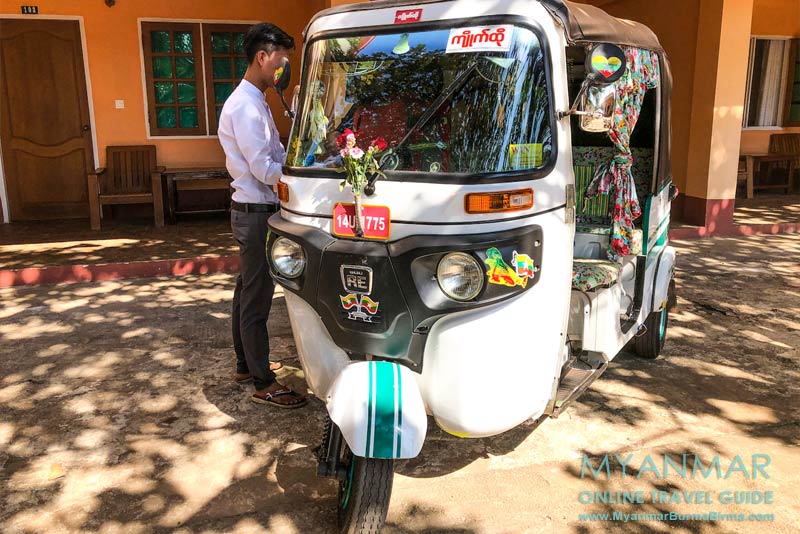 Myanmar: Dieses weiße Tuk-Tuk ist eins der vielen Taxis  in Kyaikhto